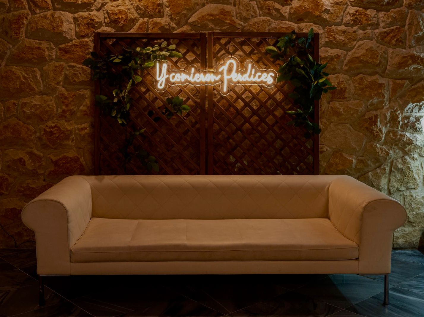 Y conteran felices - Letrero de neón elegante